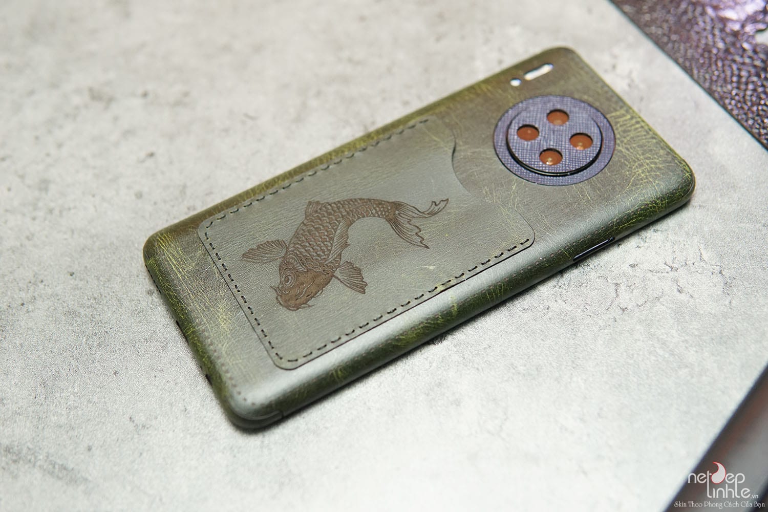 Dán da điện thoại được làm từ da bò thật