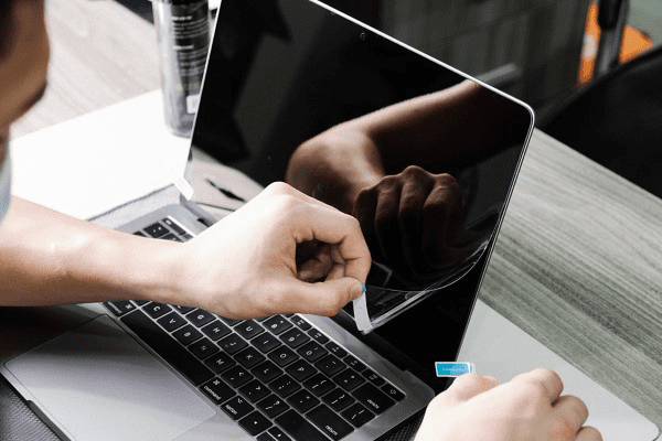 Kiểm tra lại xem miếng dán đã được dán kín và không bị hở ở mép