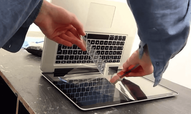 Thực hiện dán màn hình Laptop Asus tại nhà đơn giản dễ dàng