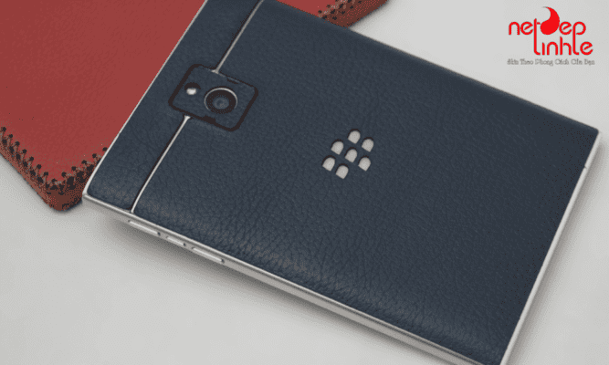 Việc dán da cho điện thoại Blackberry có lợi ích bảo vệ thiết bị tốt nhất