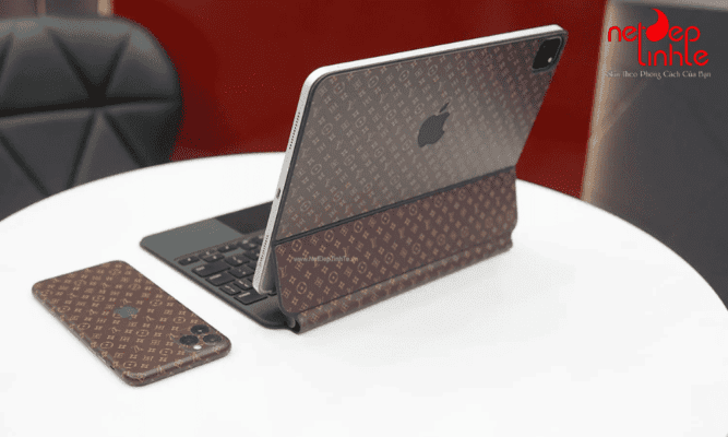 Dán skin cho iPad Mini giúp bảo vệ thiết bị khỏi trầy xước Dán skin cho iPad Mini giúp bảo vệ thiết bị khỏi trầy xước