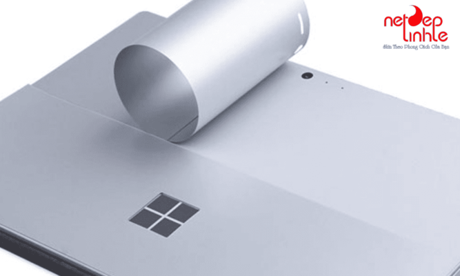 Đo và cắt miếng dán skin theo kích thước của máy tính Surface