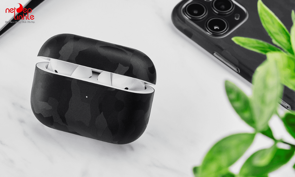 Skin dán tai nghe Airpods tạo lớp chắn mỏng nhưng hiệu quả