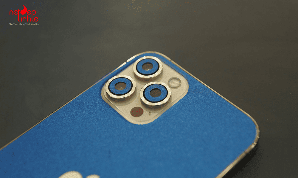 Lựa chọn từ màu sắc đến chất liệu phù hợp cá nhân khi bạn dán skin iPhone 12