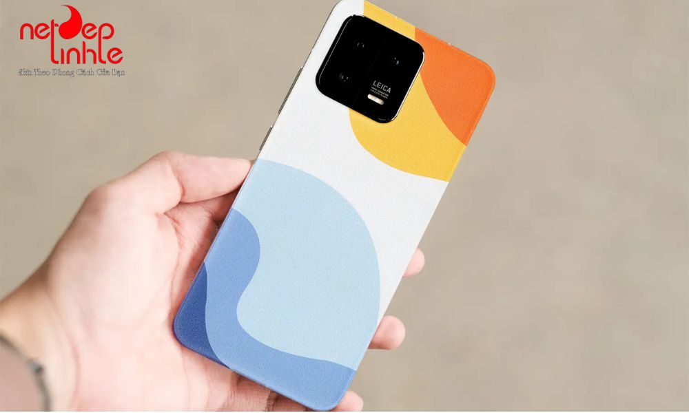 Lợi ích của việc dán skin cho điện thoại Xiaomi Poco Series