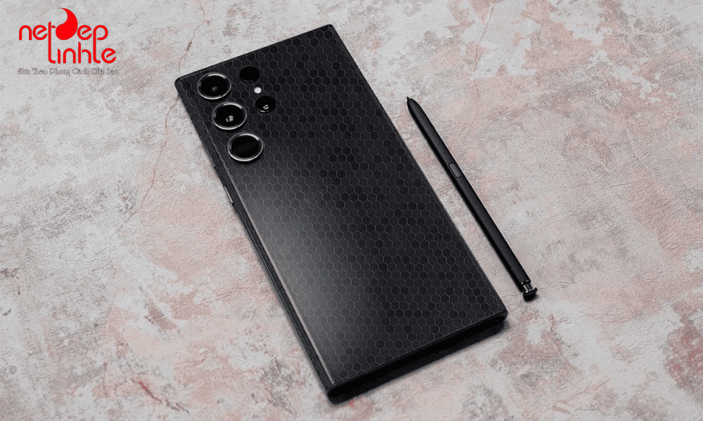 Quy trình dán skin chuyên nghiệp cho điện thoại Samsung S23