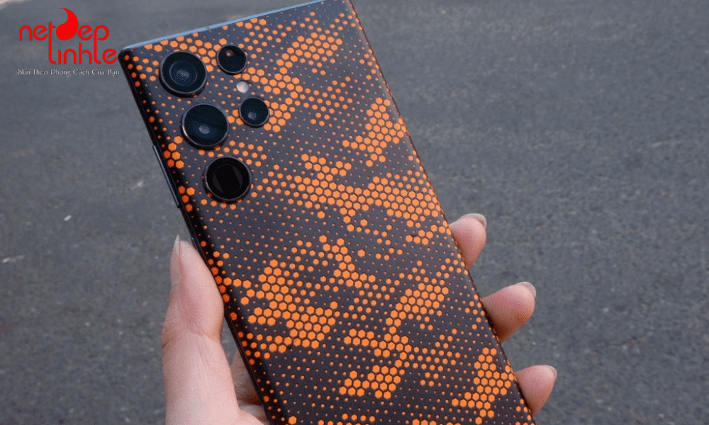 Dán skin Samsung S23 mang lại vẻ ngoài thẩm mỹ và không làm máy dày lên
