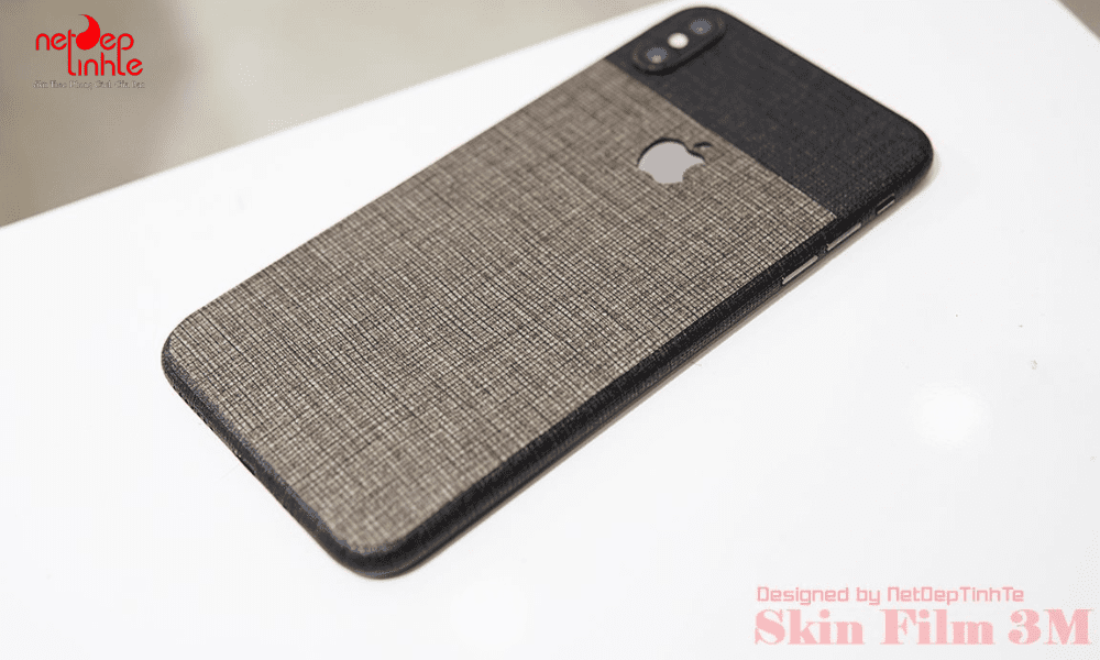 Dán skin cho iPhone X phù hợp với những ai hay cầm máy trần