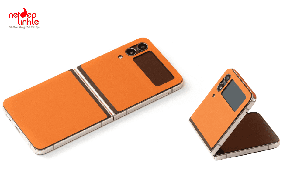 Thay đổi dễ dàng, không nhàm chán khi bạn dán skin Samsung Z Flip  4